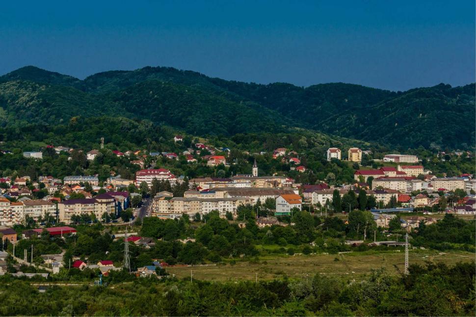 Orașul aflat la două ore de București unde preferă să se mute tot mai mulți tineri. Preţul unei case vechi porneşte de la 30.000 de euro 890643