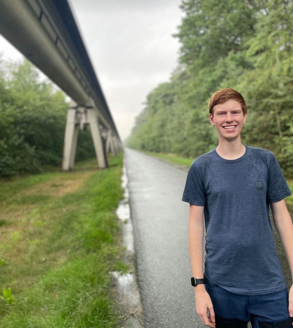 Povestea tânărului de 17 ani care a plecat de acasă pentru a trăi în tren: ”Mi-am părăsit părinții. Călătoresc și vizitez o mulțime de țări”  890484