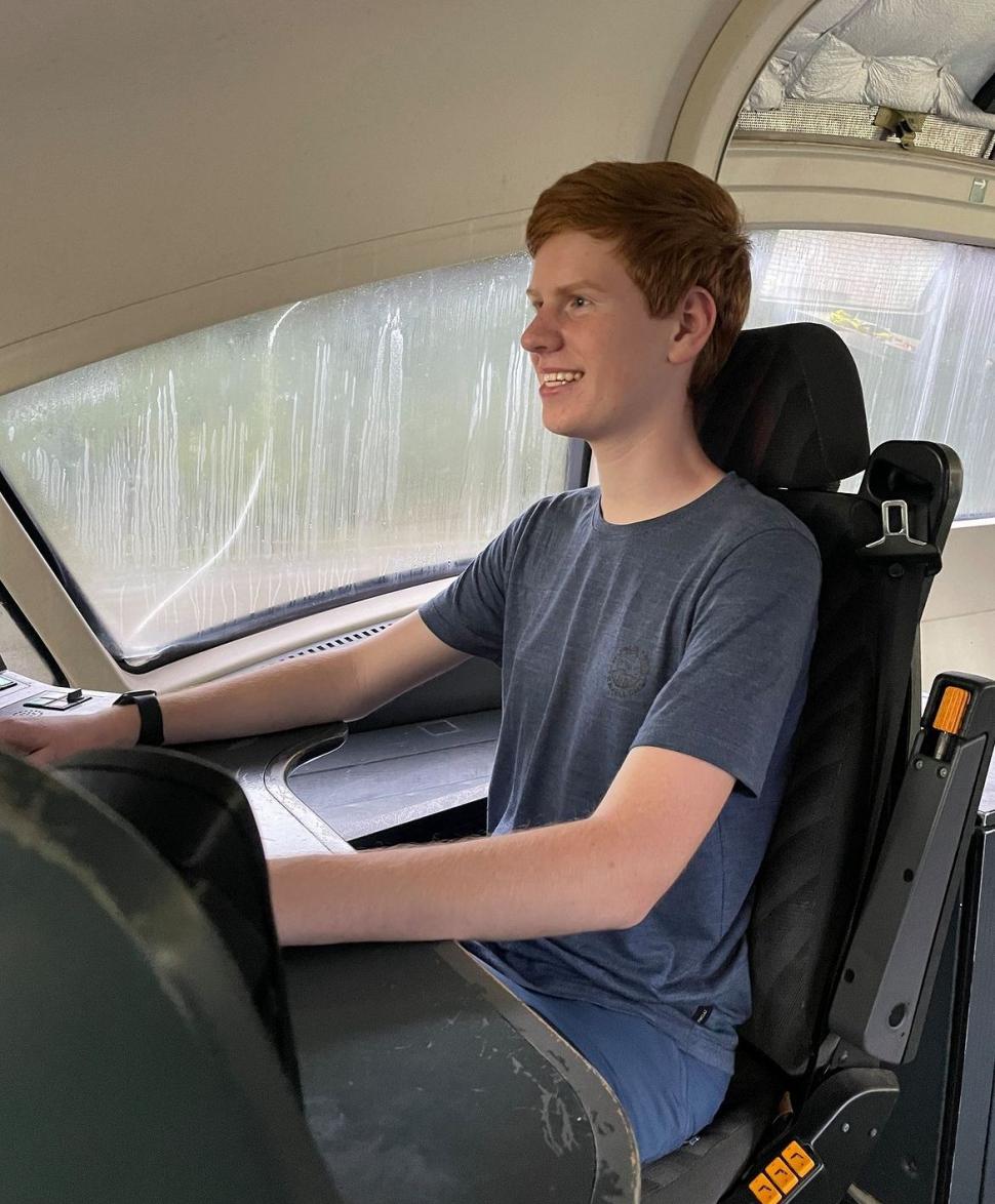 Povestea tânărului de 17 ani care a plecat de acasă pentru a trăi în tren: ”Mi-am părăsit părinții. Călătoresc și vizitez o mulțime de țări”  890485