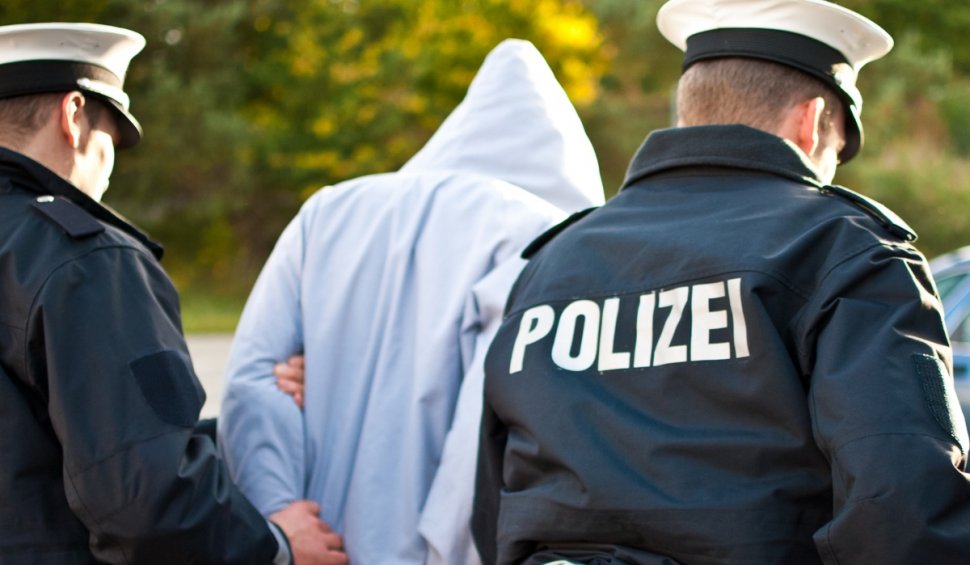 Un român a fost dat jos din autocar și trimis direct la închisoare la un control în trafic în Germania