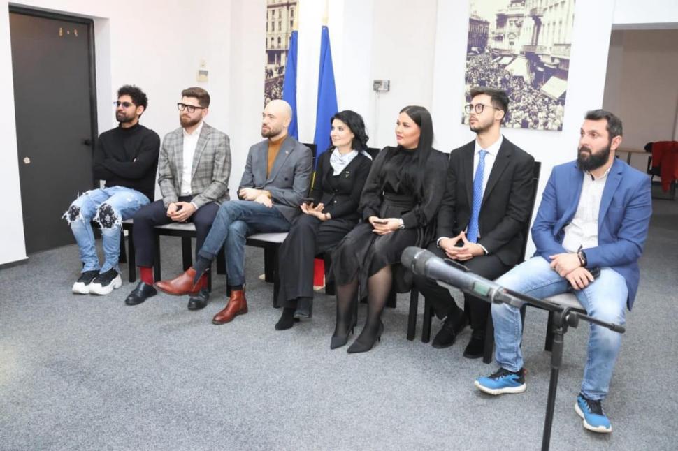 Dezbatere cu tinerii umaniști despre cât de importantă este comunicarea în politică 890800