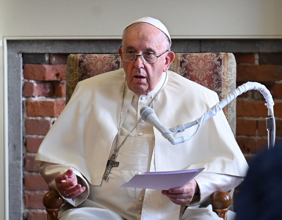 Papa Francisc susține că Ucraina ar trebui să aibă "curajul steagului alb" al negocierilor cu Rusia