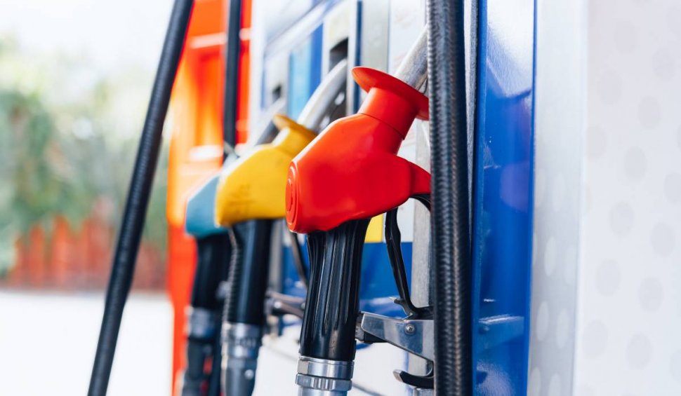Prețul carburanților s-a majorat în ultimele 30 de zile. Câţi bani dau acum şoferii români pe un plin de benzină sau de motorină