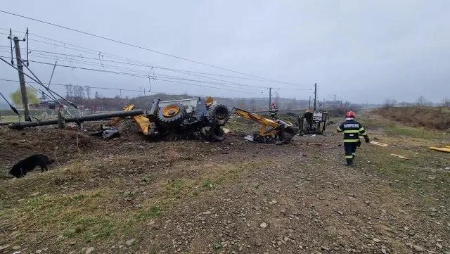 Accident feroviar înfiorător! Un bărbat a murit, după ce un tren a lovit în plin un buldoexcavator, în Căiuţi, judeţul Bacău 891156