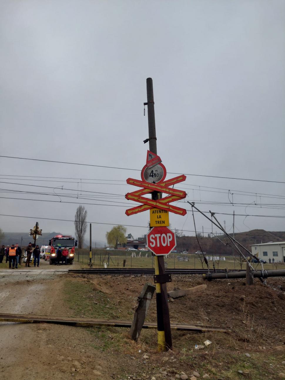 Accident feroviar înfiorător! Un bărbat a murit, după ce un tren a lovit în plin un buldoexcavator, în Căiuţi, judeţul Bacău 891167