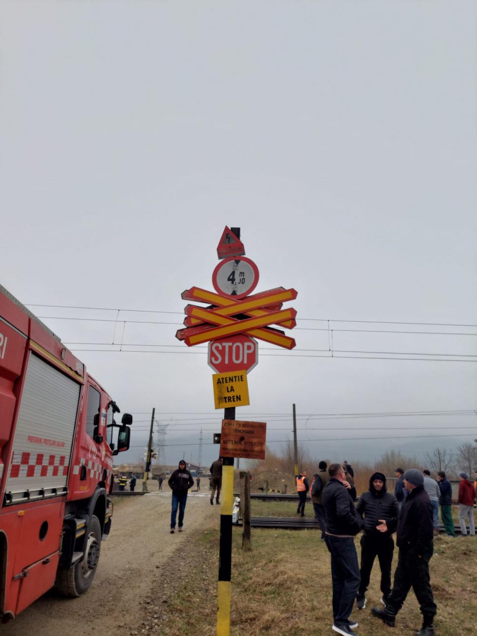 Accident feroviar înfiorător! Un bărbat a murit, după ce un tren a lovit în plin un buldoexcavator, în Căiuţi, judeţul Bacău 891170