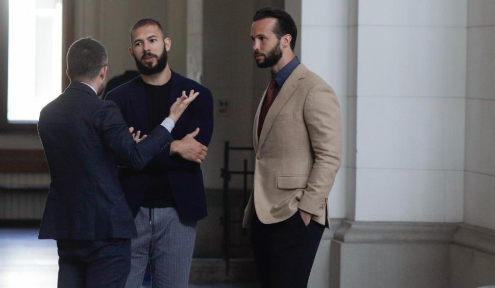 Fraţii Tate au fost puşi în libertate. Judecătorii amână extrădarea lor în Marea Britanie 891470