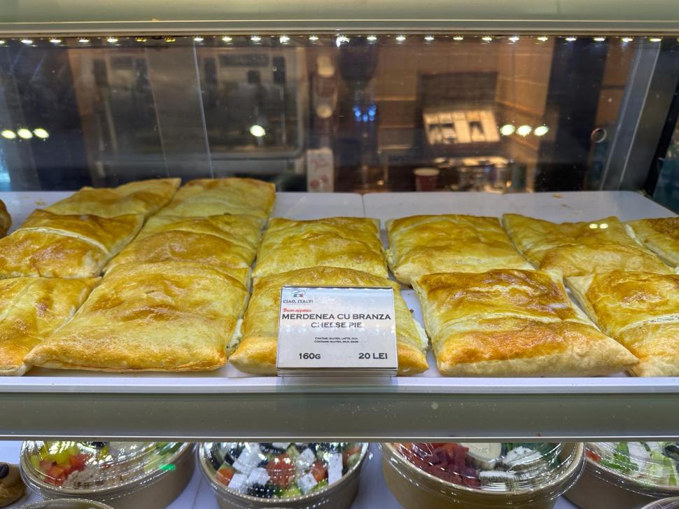 Cât costă o merdenea în Aerportul Otopeni. Mănânci o masă caldă cu banii aştia 891215