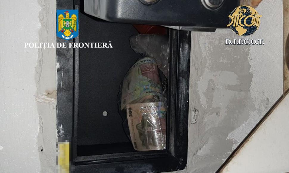 Percheziţii DIICOT la o reţea uriaşă de trafic de migranţi. Suspecţii primeau 5.000 de euro pentru fiecare migrant adus cu barca în România şi transportat cu TIR-ul în Germania 891390