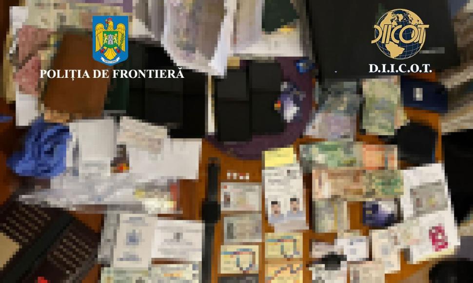 Percheziţii DIICOT la o reţea uriaşă de trafic de migranţi. Suspecţii primeau 5.000 de euro pentru fiecare migrant adus cu barca în România şi transportat cu TIR-ul în Germania 891391