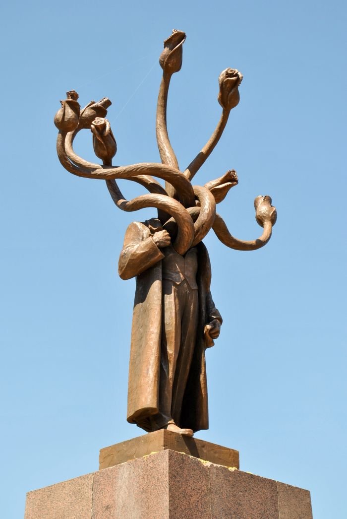  Controversata sculptură "Hidra”, vandalizată la Iaşi, este scoasă la licitaţie. Cu cât se vinde opera românului Costin Ioniță