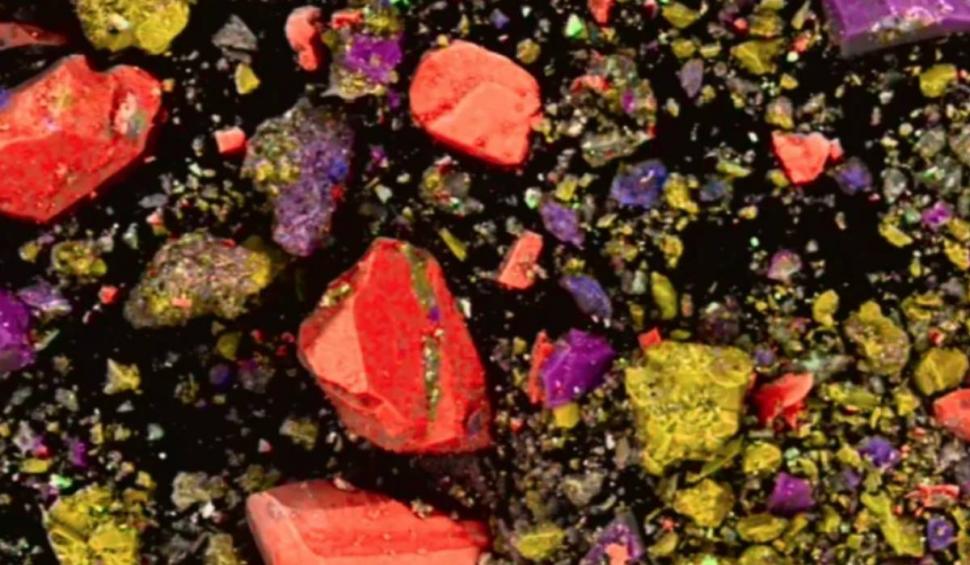 Imagini cu cel mai vechi ruj din lume. Are 5.000 de ani și a fost descoperit într-un cimitir 891743