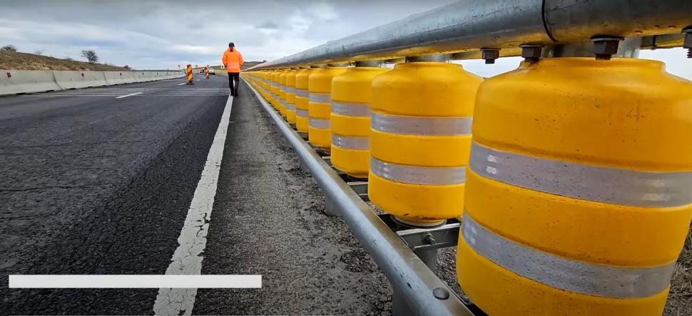 Au fost montate noile sisteme de parapet mobil pe DN1. CNAIR: "Este unul dintre cele mai sigure" 891891