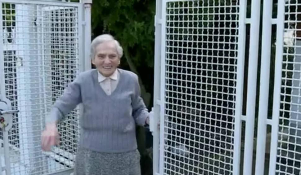 Ea este șoferița în vârstă de 103 ani care a gonit cu mașina, noaptea, fără permis și asigurare, la niște prieteni 891850