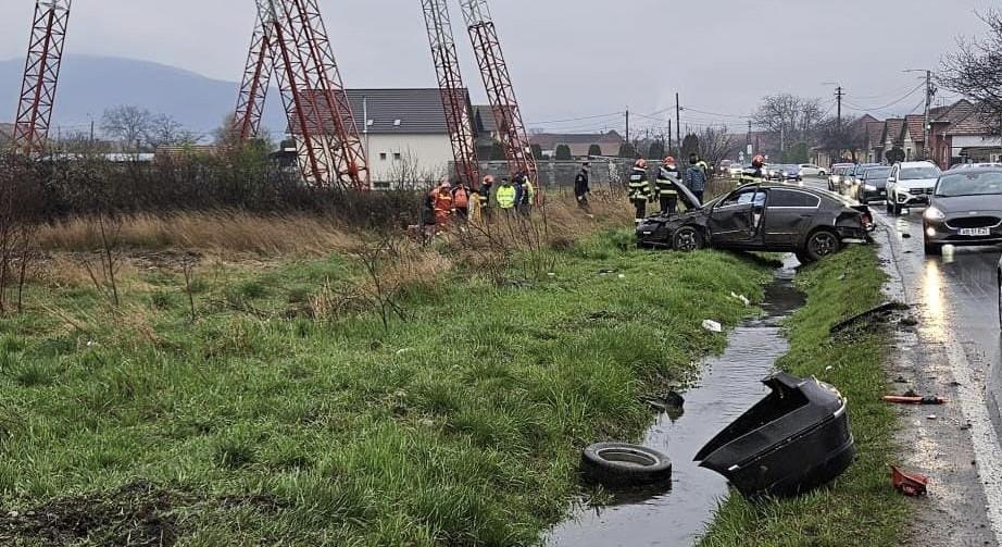 Gafă de proporţii a Poliţiei Române. Agenţii ajunşi la un accident nu au văzut şoferul aflat lângă maşină 892056