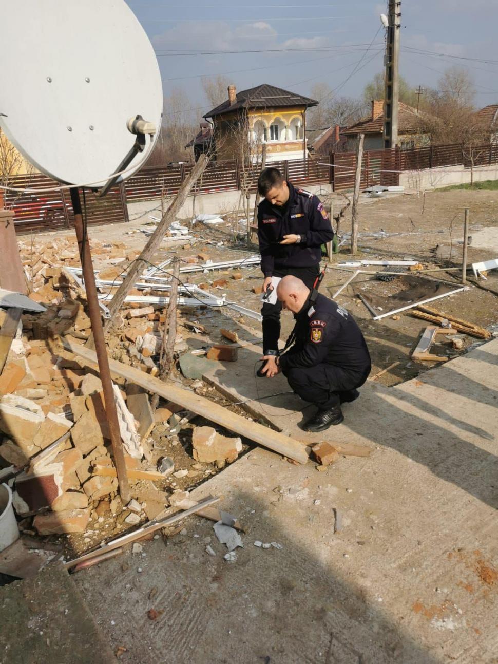 O firmă cere două milioane de lei pentru a face expertiza în Bâzdana, comuna care riscă să sară în aer | Reacţia Primăriei 892305