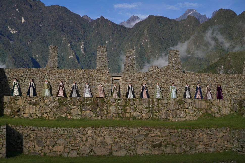 Premieră absolută: Corul Madrigal a filmat un videoclip în orașul-templu Machu Picchu, la 2.400 de metri altitudine 892234