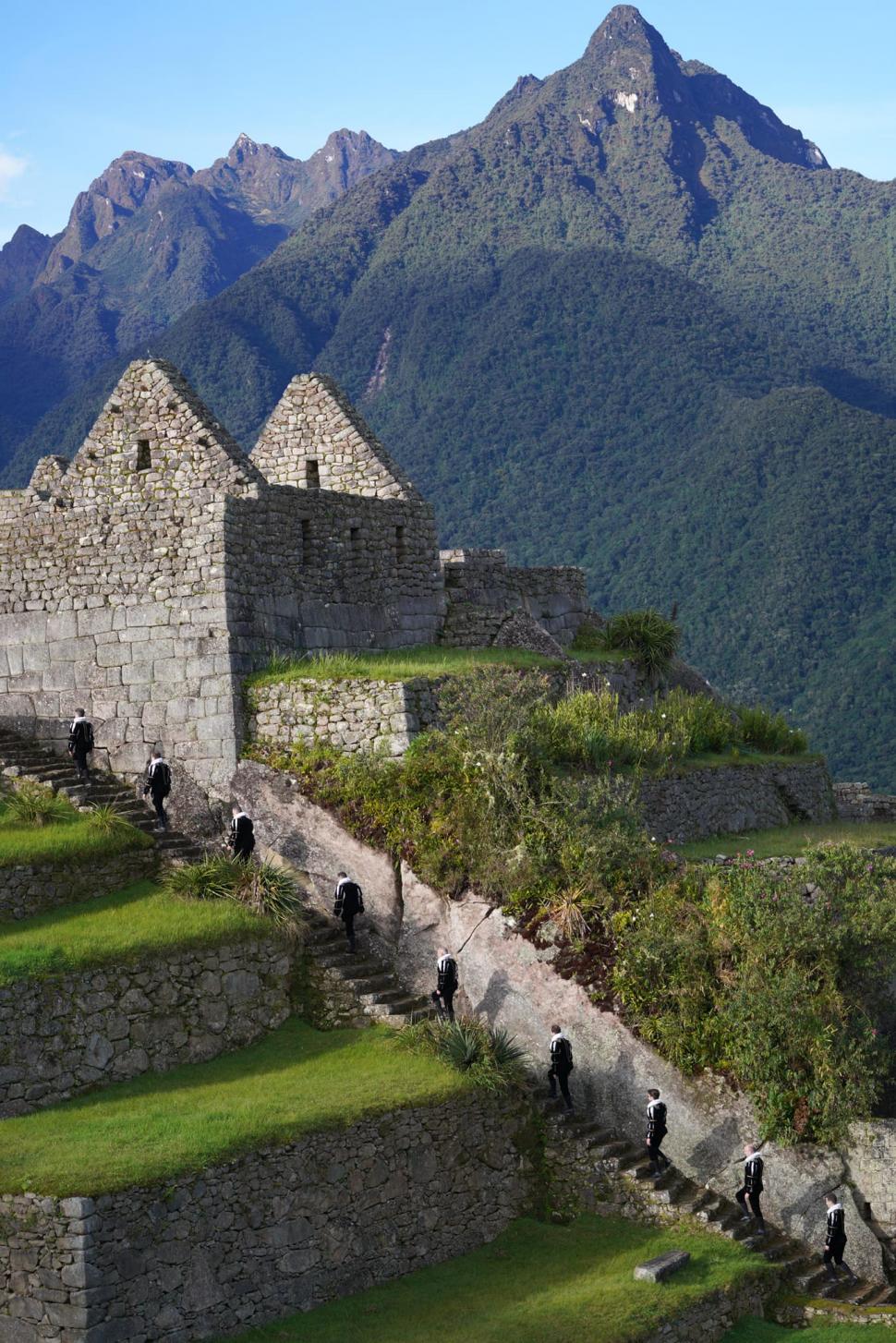 Premieră absolută: Corul Madrigal a filmat un videoclip în orașul-templu Machu Picchu, la 2.400 de metri altitudine 892235