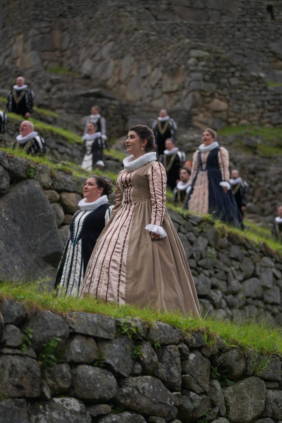 Premieră absolută: Corul Madrigal a filmat un videoclip în orașul-templu Machu Picchu, la 2.400 de metri altitudine 892238