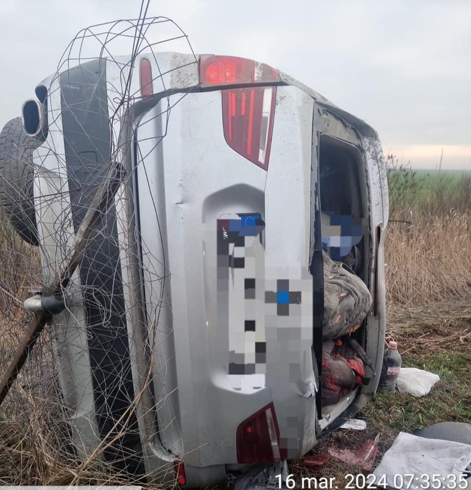 ”Felicitări, copile!”. Ștefan, un tânăr pompier care întârzia la muncă, a salvat un bărbat dintr-o mașină răsturnată  892223