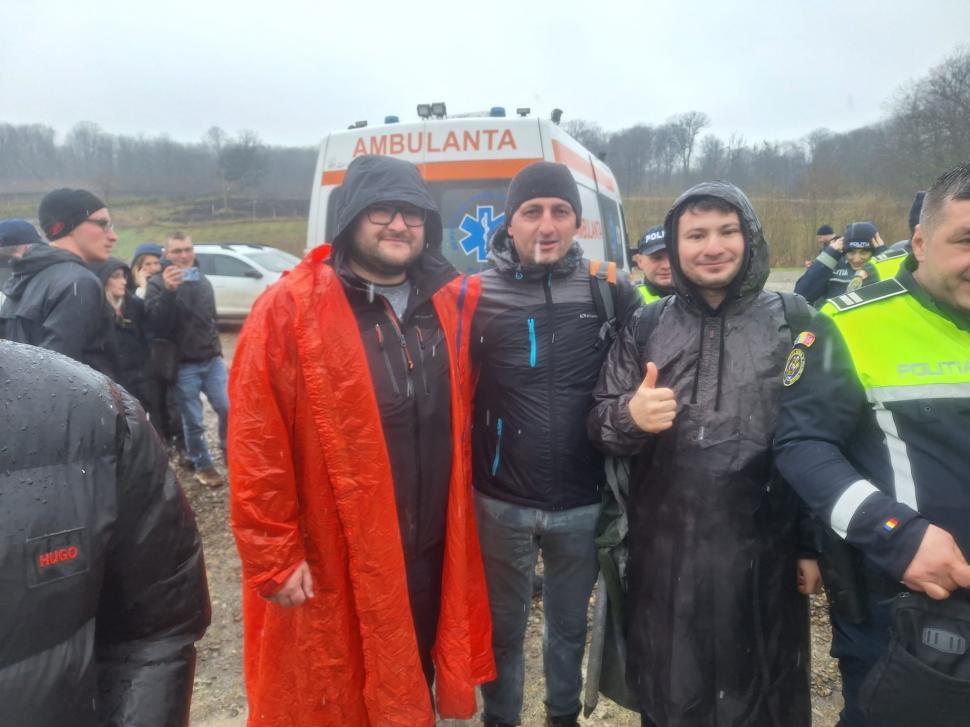 Ei sunt eroii zilei! Noi imagini cu Radu Aryan, după ce a fost găsit 892515