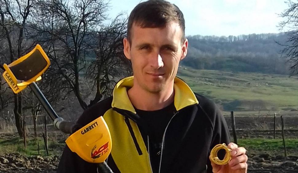 Recompensa primită de un bărbat după ce a găsit brățări de aur tracice cu un detector de metale: "Sunt mulțumit de sumă" 893180