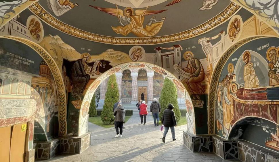 Mănăstirea din România cu trei altare. Locul în care se săvârșesc cele mai puternice minuni 893242