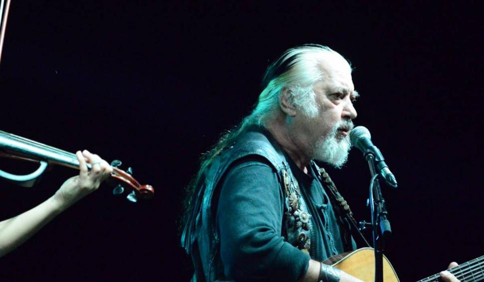 Solistul trupei Phoenix, operat de urgență pe creier. Colegii lui Nicu Covaci: "Hai, înapoi pe scenă!" 893376