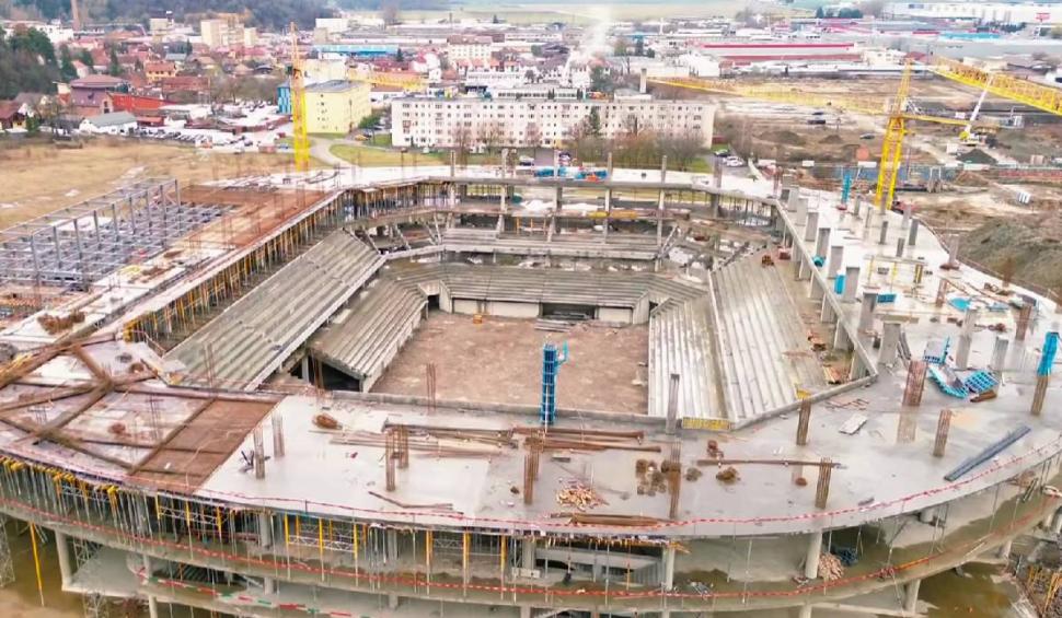 Orașul în care se construiește cea mai mare Sală Polivalentă din România. Imagini de pe șantier cu grandioasa clădire 893463