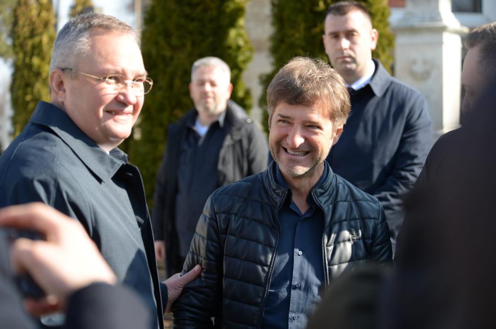 Nicolae Ciucă, Rareș Bogdan și Theodor Stolojan, omagiu pentru poetul Grigore Vieru și artiștilor care au fost simbol al Moldovei: Doina și Ion Aldea Teodorovici 893435