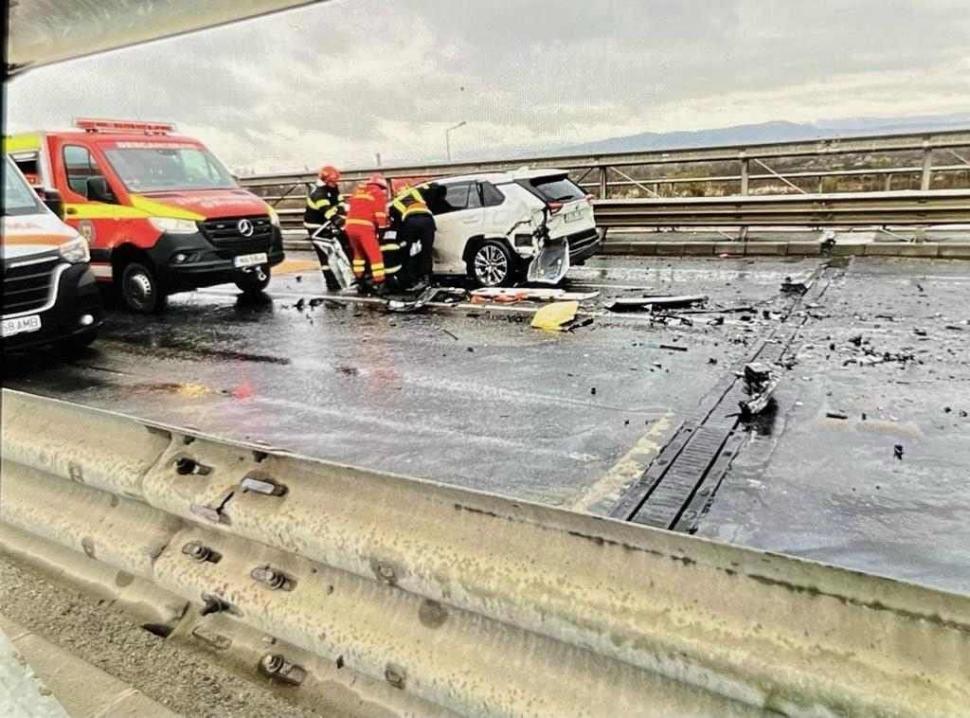 Accident grav pe centura ocolitoare a municipiului Caransebeș. Unul dintre șoferi a murit, iar alte șapte persoane sunt grav rănite 893566