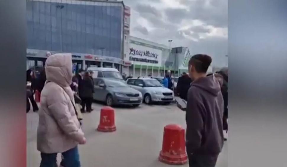 Alertă cu bombă în Rusia! Un mall din Sankt Petersburg, evacuat de urgență 893579