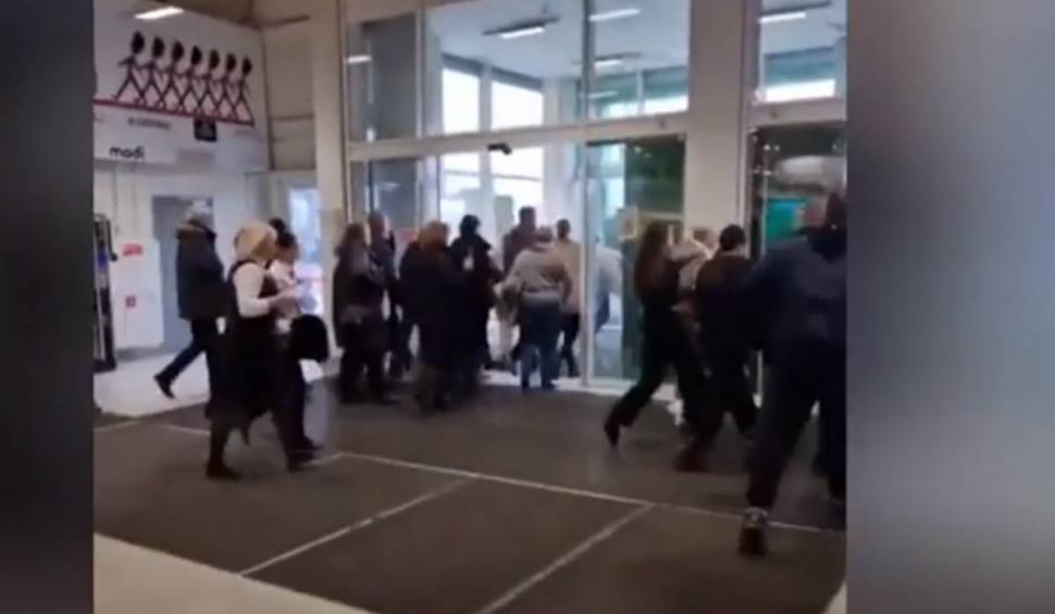 Alertă cu bombă în Rusia! Un mall din Sankt Petersburg, evacuat de urgență 893581