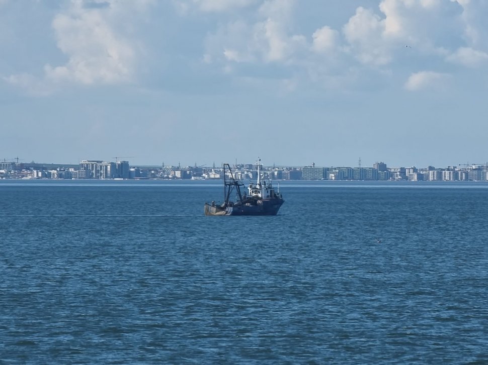 Un marinar este cercetat de polițiști după ce a furat motorină de pe o macara plutitoare, în Portul Constanța