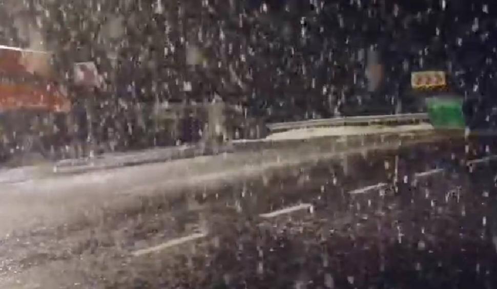 Ninge abundent la munte! Drumurile Naționale, acoperite cu zăpadă în urma Codului Galben de ninsori 893608