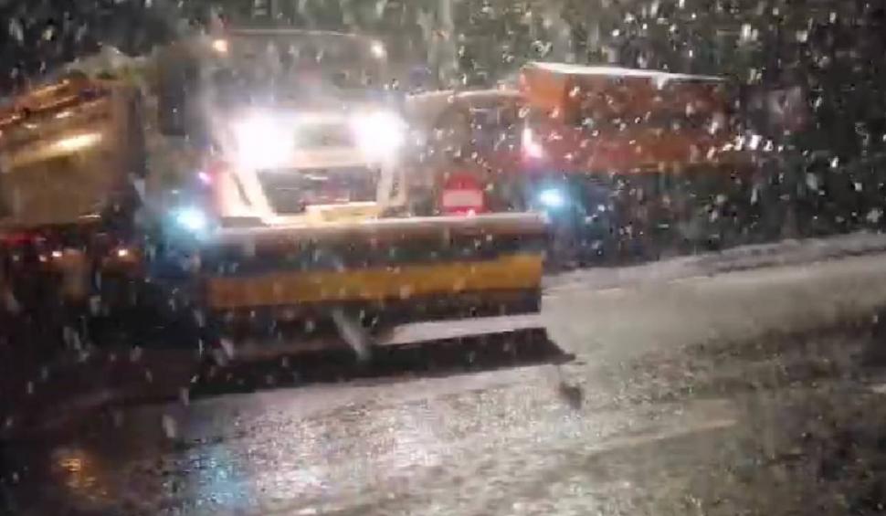 Ninge abundent la munte! Drumurile Naționale, acoperite cu zăpadă în urma Codului Galben de ninsori 893609