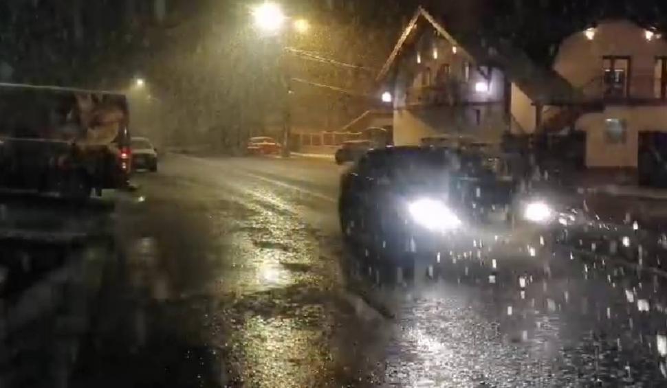 Ninge abundent la munte! Drumurile Naționale, acoperite cu zăpadă în urma Codului Galben de ninsori 893610