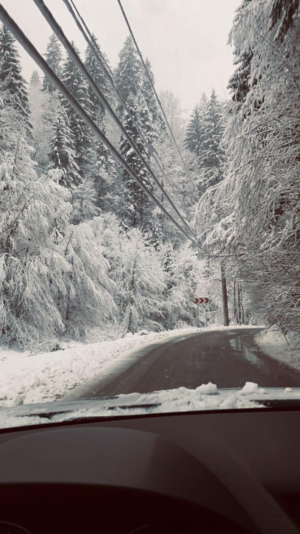 Ninge abundent în centrul țării | Mai multe drumuri sunt acoperite de zăpadă: "Nu plecați la drum dacă nu sunteți pregătiți pentru condiții de iarnă" 893638