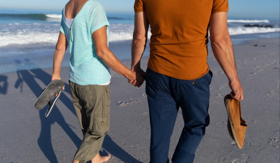 O femeie a făcut o descoperire neașteptată în timp ce se plimba pe o plajă alături de soțul ei