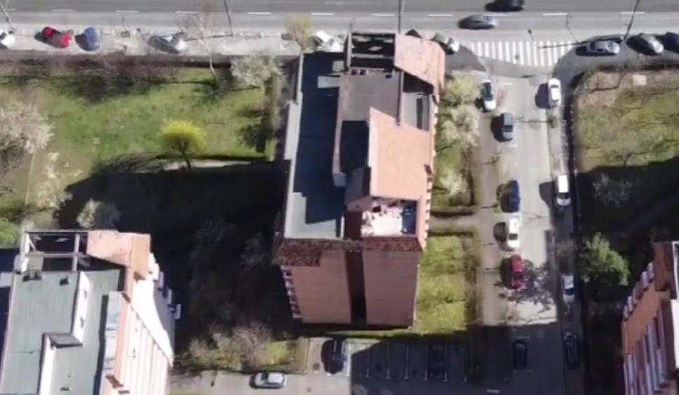 Motivul pentru care un român din Brașov și-a construit legal o casă pe bloc: "Priveliștea e foarte frumoasă” 894170