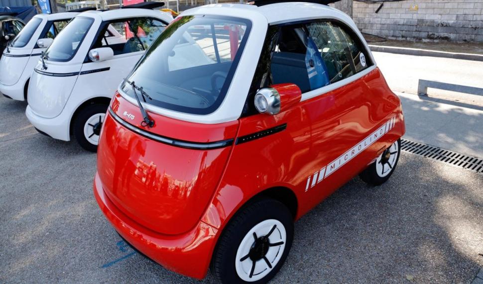 Preţul pe care îl are Microlino, micro-maşina care a început să facă senzaţie pe străzile din România. Este foarte uşor de parcat 894086