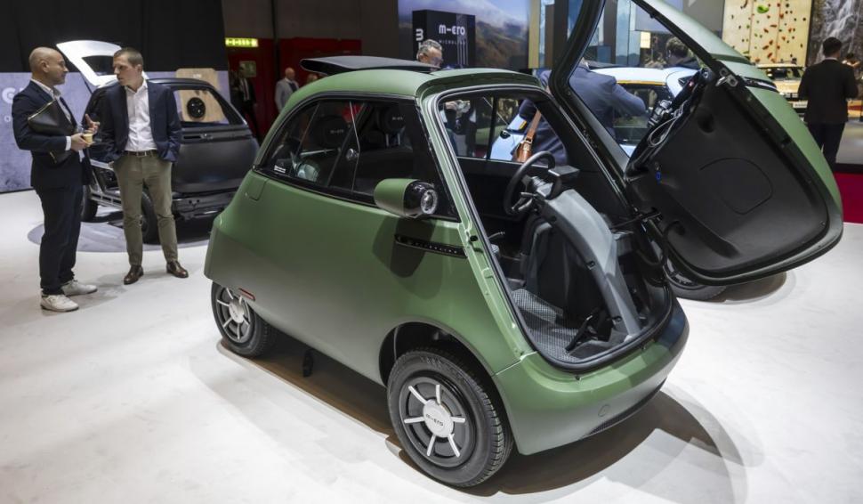 Preţul pe care îl are Microlino, micro-maşina care a început să facă senzaţie pe străzile din România. Este foarte uşor de parcat 894252