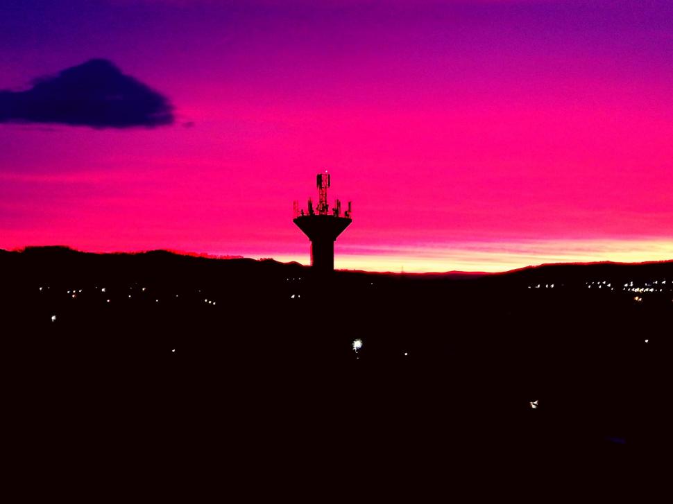 Fenomen spectaculos pe cerul României! Răsărit roșu sau roz intens, cu particule de praf saharian, surprins în mai multe orașe din țară 894059