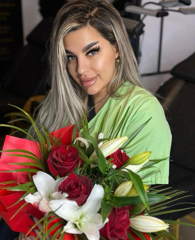 Ea este Nicoleta, tânăra care se dădea medic şi făcea intervenții de chirurgie plastică. Poliţiştii i-au făcut o vizită azi!   894150