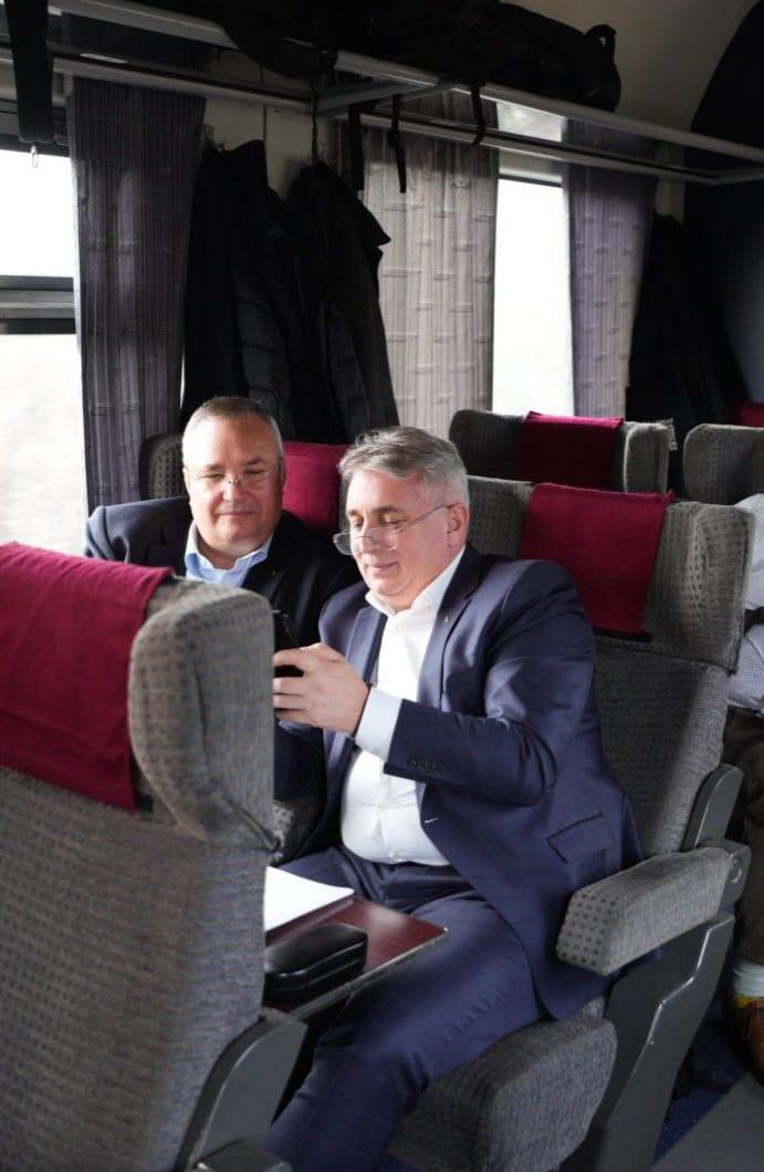 A început campania electorală: Nicolae Ciucă și Lucian Bode au mers cu trenul la Brașov 894201