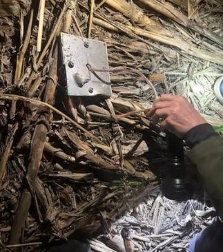 Primele imagini cu drona căzută lângă Brăila. Marcel Ciolacu: "După cum arată craterul, nu avea explozibil!" 894598