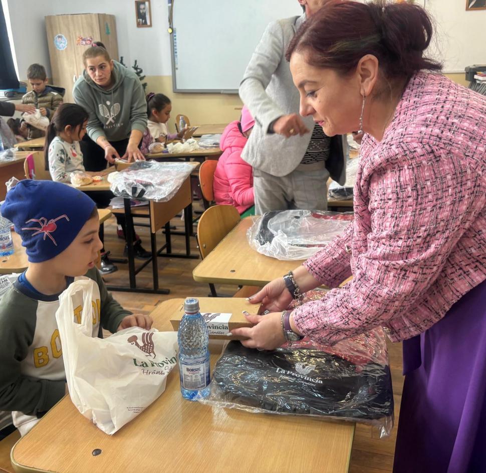 Ziua Meselor Școlare, campania Fundației Carmistin, organizată în județele Vâlcea și Gorj  894624