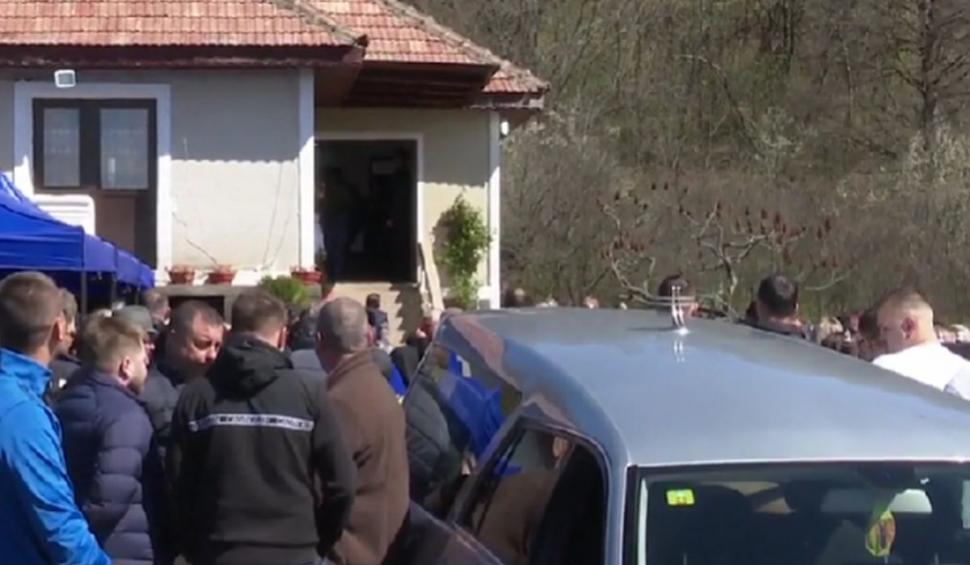 Blestem în familia studentei la Medicină ucisă de iubit. A murit şi vărul Andreei, în vârstă de 17 ani, la o zi după îmormântarea tinerei 894744