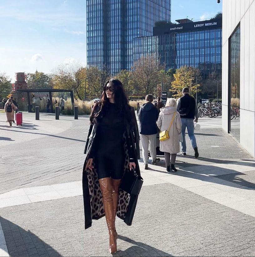 Cine este celebra româncă din Paşcani, însărcinată cu designerul milionar Philipp Plein. Cu o avere de 800.000.000 euro, el și-a părăsit logodnica, cu care are doi copii, pentru a se întoarce la top model 894766