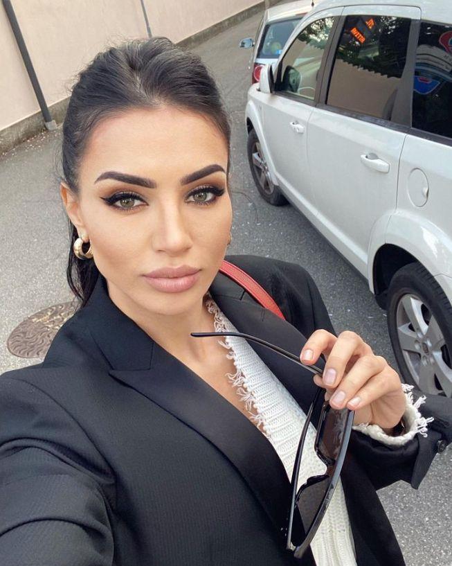 Cine este celebra româncă din Paşcani, însărcinată cu designerul milionar Philipp Plein. Cu o avere de 800.000.000 euro, el și-a părăsit logodnica, cu care are doi copii, pentru a se întoarce la top model 894774